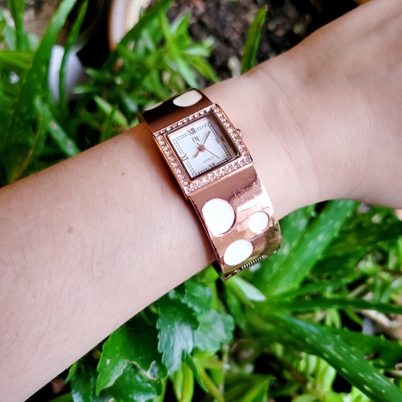 Classic BT Polka Dot Rose Gold Roman Numerals Rhinestone Watch - Picture 6 of 9